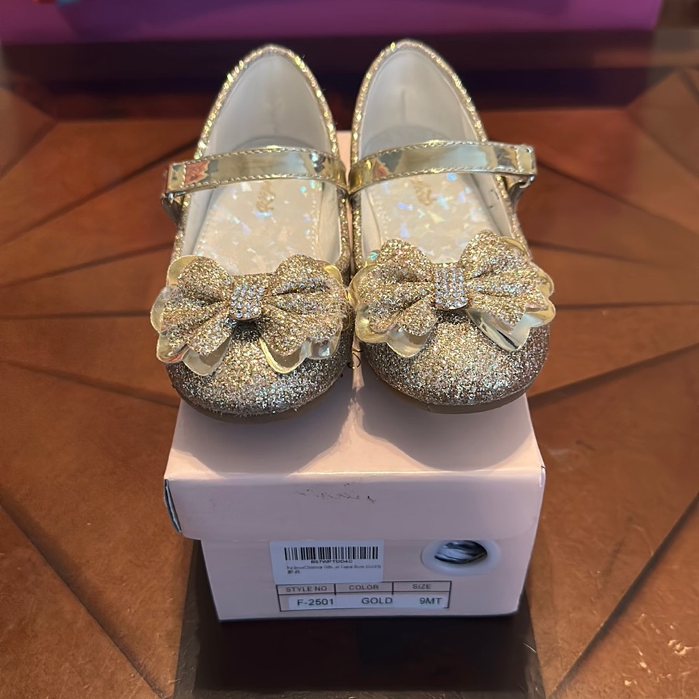 GOLD GLITTER DRESS SHOES